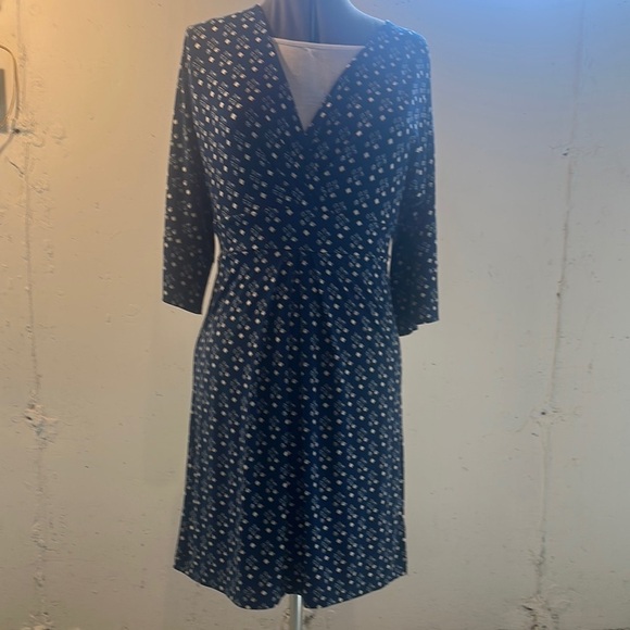 Dresses & Skirts - Banana Republic Outlet Elegant Vneck ruched Blue & white Dress w attached belt